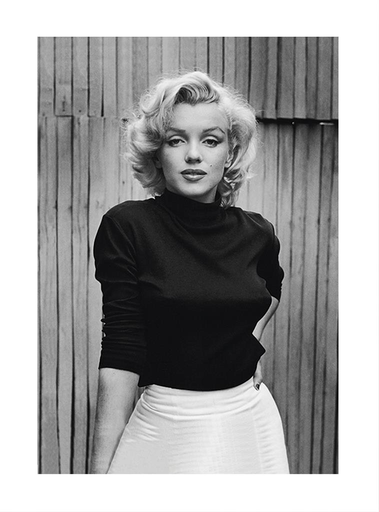 Marilyn Monroe Black and White Framed Wall Art (32 x 24